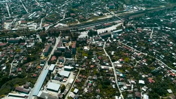 Widok z lotu ptaka na prywatny budynek Stary dworzec kolejowy. Widok na Morze Czarne. Sukhum, Abchazja. — Wideo stockowe