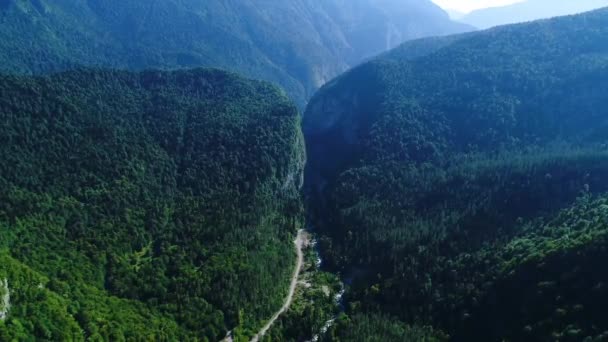 Panorama in the gorge of High mountains covered with relict green forest. Relic national Park reserve Abkhazia. Rocks of the Caucasus range. — Stock Video