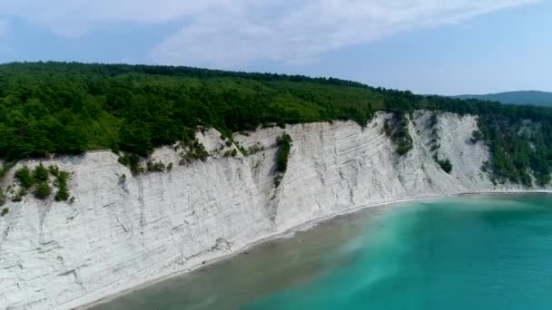 Czarny morze plaża i wysoki biały klif czarny morze brzeg piękny czarny morze — Wideo stockowe