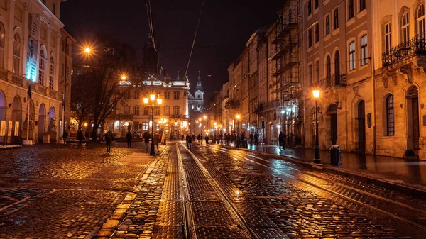 Lviv mimari, gece