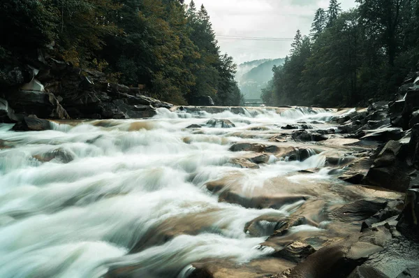 Karpatlar küçük şelale.