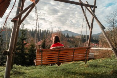 Karpatlar dağlarda sonbaharda dinlenme.