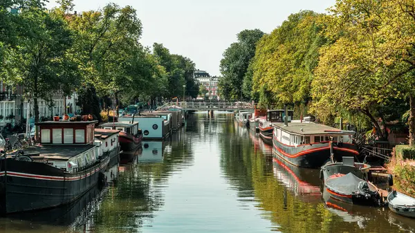 Amsterdam house tekneler kanalda kalıyor