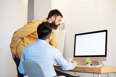 Çalışma iş Işadamı Masaüstü bağlantı ağ kavramı. Finans Piyasası uzmanları toplantısı.