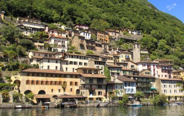 Lake Lugano Waterfront görünümü köyü. İsviçre