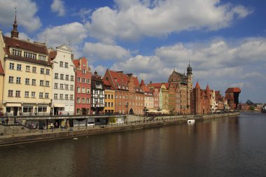 Motlawa Nehri suları panoramik manzaralı. Gdansk. Polonya