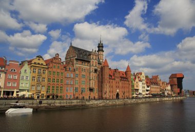 Motlawa Nehri suları panoramik manzaralı. Gdansk. Polonya