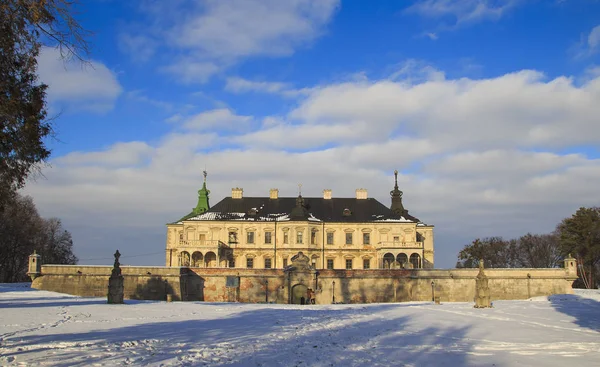 Kış Pidhirtsi kalede. Lviv Bölgesi. Köy Podgortsy.