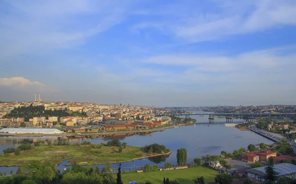 Şehir görünümü Istanbul'dan gün batımında yaz aylarında gözlem platformu