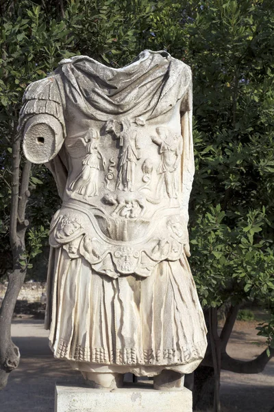 Skulptur eines kopflosen Soldaten des antiken römischen Reiches, Athen. — Stockfoto