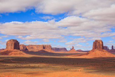 Panorama ünlü Buttes ve Anıt Vadisi Arizona, ABD ile.