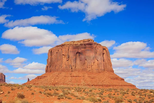 Panorama con famosos Buttes of Monument Valley de Arizona, EE.UU. . — Foto de Stock