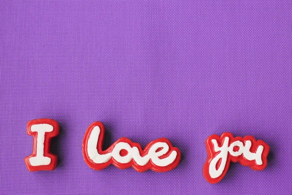 Word I LOVE YOU written on violet background. Valentine's day. — Stock Photo, Image