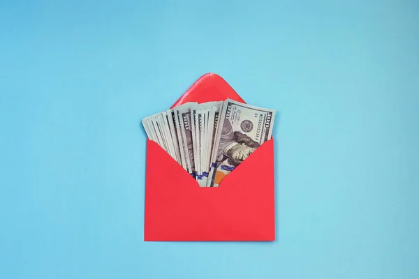Bize doları banknot kırmızı zarf, bonus, ödül, faydaları kavram.