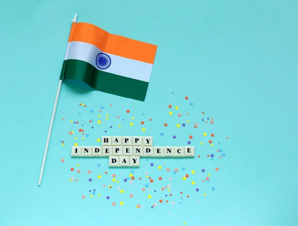 Inscripción Feliz día de la independencia y bandera de la India . —  Fotos de Stock