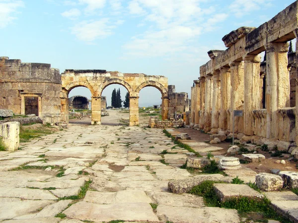 ヒエラポリスの古代都市、パムッカレ、トルコ — ストック写真