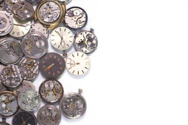 Saatler ve mekanizmaları onarım, restorasyon ve beyaz zemin üzerine için ayrıntıları.