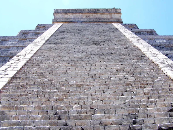 Kukulcan Tapınağı, Chichen Itza sit alanı, Meksika.