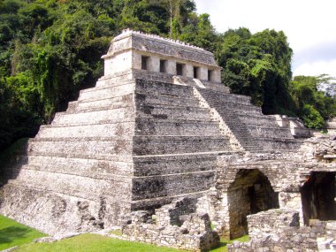 Chichen Itza, Chichen Itza, Meksika dünyanın yeni 7 harikası. Yan görünüm.