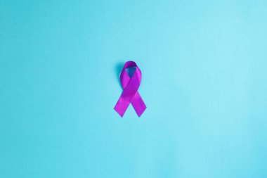 Mavi arka plan, Alzheimer hastalığı, pankreas kanseri, epilepsi Farkındalık, Aile içi şiddet farkındalığı mor şeritler,