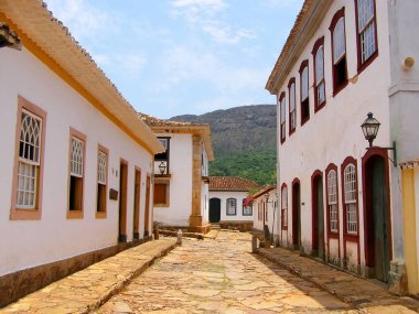Tarihi kent Ouro Preto'daki Minas Gerais Brezilya ünlü caddede