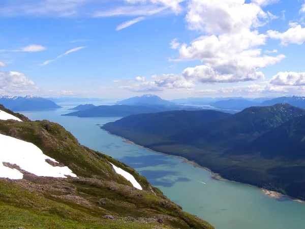 Natureza no Alasca no verão na cidade de Juneau — Fotografia de Stock