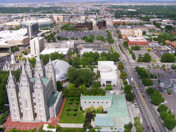 Salt Lake City skyline com templo mórmon. Templo da Igreja de Jesus Cristo dos Santos dos Últimos Dias em Salt Lake City , — Fotografia de Stock