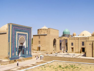 Semerkant, Özbekistan - 10 Ağustos 2018: Semerkant'taki Shahi Zinda tarihi mezarlığını ziyaret eden halk