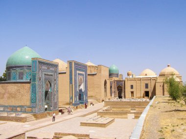 Semerkant, Özbekistan - 10 Ağustos 2018: Semerkant'taki Shahi Zinda tarihi mezarlığını ziyaret eden halk