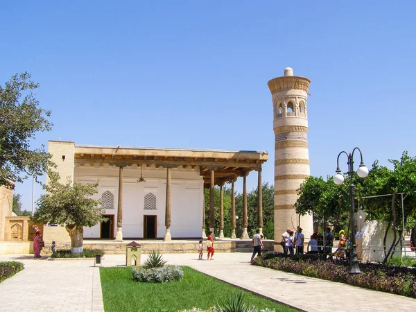 Bujará, Uzbekistán - 12 de agosto de 2018: El COMPLEJO MEMORIAL de BAHAUDDIN NAQSHBANDI es un centro de peregrinación ya que fue adorado no solo en Bujará — Foto de Stock