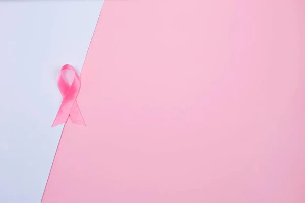 Concetto di cancro al seno: Nastro rosa simbolo del cancro al seno — Foto Stock