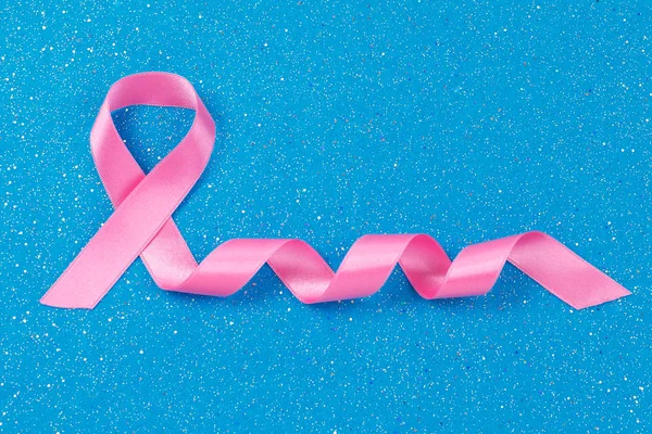 乳がん概念: 乳癌のピンクリボンシンボル — ストック写真