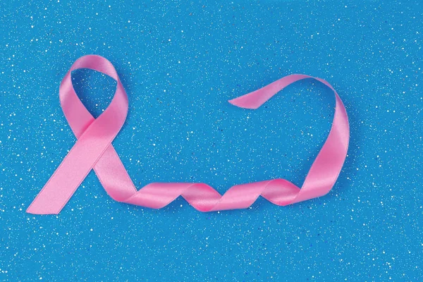 Concetto di cancro al seno: Nastro rosa simbolo del cancro al seno — Foto Stock