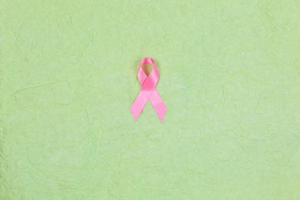 Concetto di cancro al seno: Nastro rosa simbolo del cancro al seno — Foto Stock