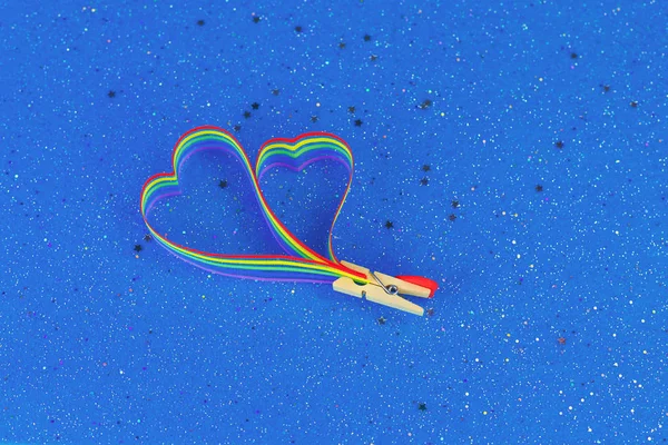 Conciencia de la cinta del arco iris para la comunidad LGBT en forma de corazón — Foto de Stock