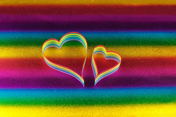 Rainbow κορδέλα ευαισθητοποίησης για την κοινότητα Lgbt σε σχήμα καρδιάς — Φωτογραφία Αρχείου