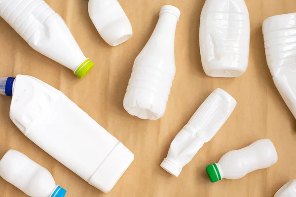 Reciclar botellas de plástico concepto de contaminación de residuos plásticos . — Foto de Stock