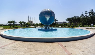 Seyhan Nehri kıyısında yer alan Adana İl Merkezi, Türkiye 'nin en büyük camii..