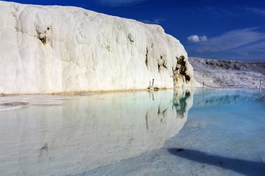 Pamuk gibi çoğu Pamukkale Travertenleri hakkında bir şey yoktur. Herkes beyaz burayı Unesco Dünya Mirası listesinde görmek öneririz. Pamukkale olduğunu ev sahipliği bir doğal güzellik.