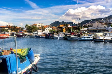 05/10/2017, sahilevleri, Izmir, Türkiye, deniz, Marina, balıkçı tekneleri, bulutlar