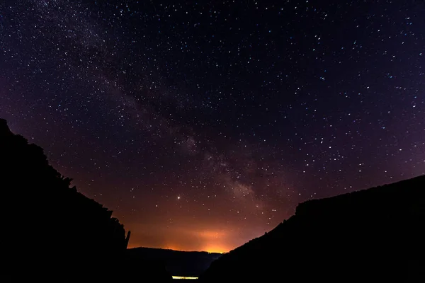 Kula Peri Bacaları ziyaretçilerine görsel bir ziyafet sunuyor. İnsanları zaman kavramından soyutlayan bir güzellik var Kuladokya.