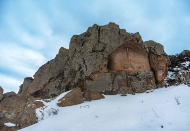 Mekke, Mesih Kalesi 'nin bölgesinde yer almaktadır. Alaeddin Keykubat 'ın annesi Han Sultan tarafından inşa edilen bu tesis, muhteşem mimarisiyle turistler tarafından ziyaret ediliyor..