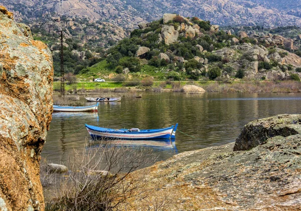 Bafa Gölü 'nde balıkçı tekneleri
