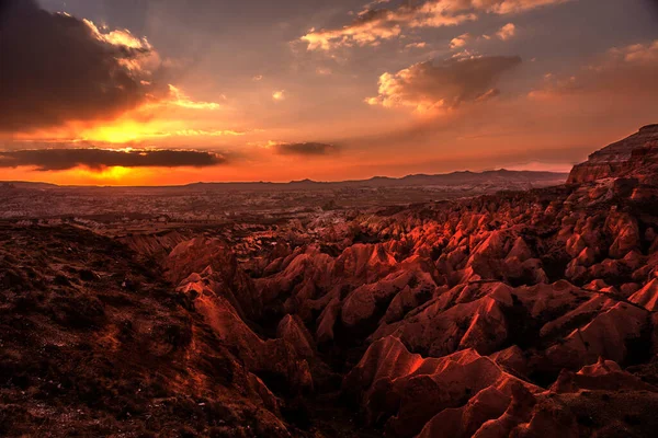 Ηλιοβασίλεμα Στην Κόκκινη Κοιλάδα Καππαδοκίας — Φωτογραφία Αρχείου