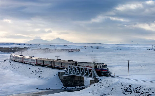 Karlara rağmen Ankara 'yı Kars seferi yapan Doğu Ekspresi