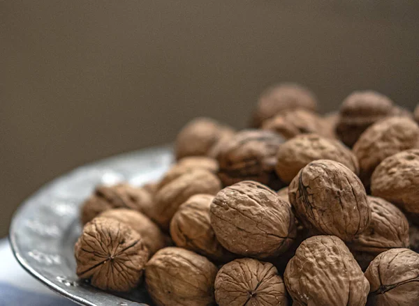 Skořápkové Vlašské Ořechy Stojící Misce — Stock fotografie