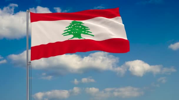 Drapeau du Liban sur fond de nuages flottant sur le ciel bleu — Video