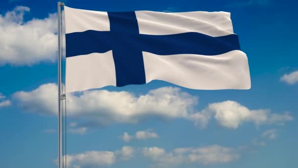 Flagga Finland Mot Bakgrund Moln Som Flyter Den Blå Himlen — Stockvideo