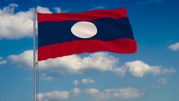 Σημαία Του Λάος Φόντο Των Νεφών Που Επιπλέουν Στο Μπλε — Αρχείο Βίντεο