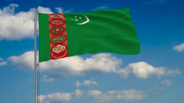 Vlag Van Turkmenistan Tegen Achtergrond Van Wolken Drijvend Blauwe Hemel — Stockvideo